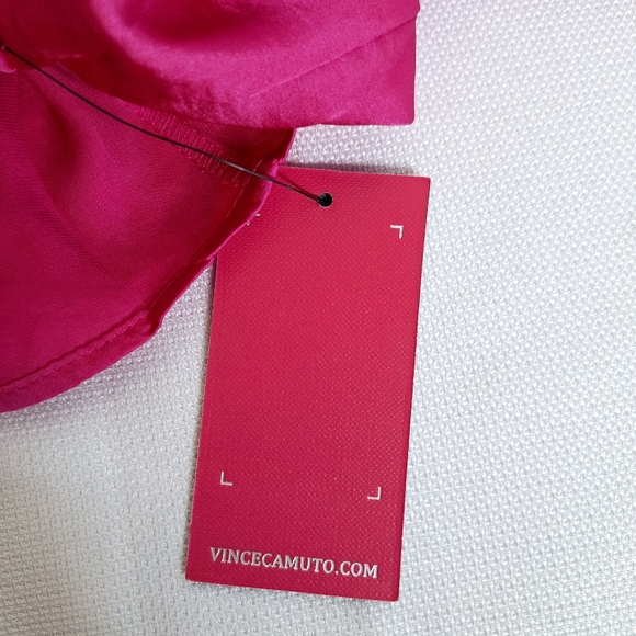 NWT Vince Camuto brand "The  Berry Shiney" V-neck pullover blouse size medium. - Picture 9 of 10